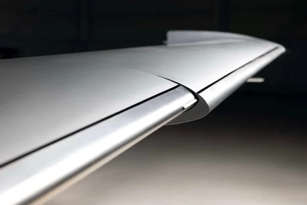 cirrus cuffed wing